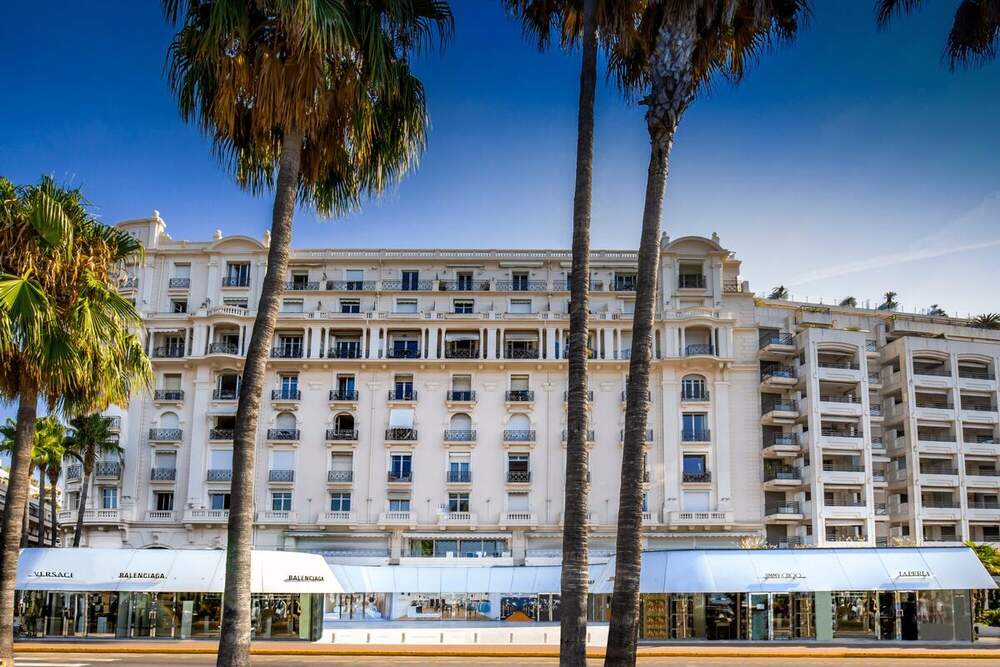 Cannes Croisette 65 - Exterior with Palms